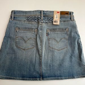 NWT! Levi’s jean mini skirt size 29